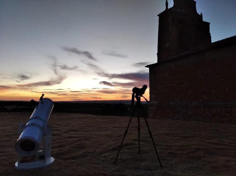 Telescopios ermita del corporario para observar estrellas en el nordeste de segovia
